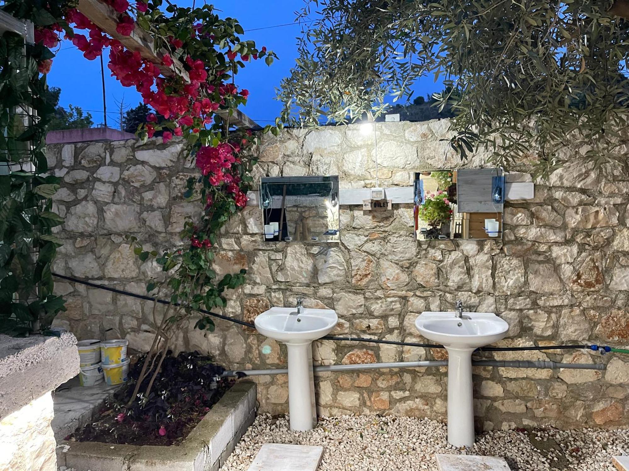 Camping Albania-Secret Village Den Sarandë エクステリア 写真