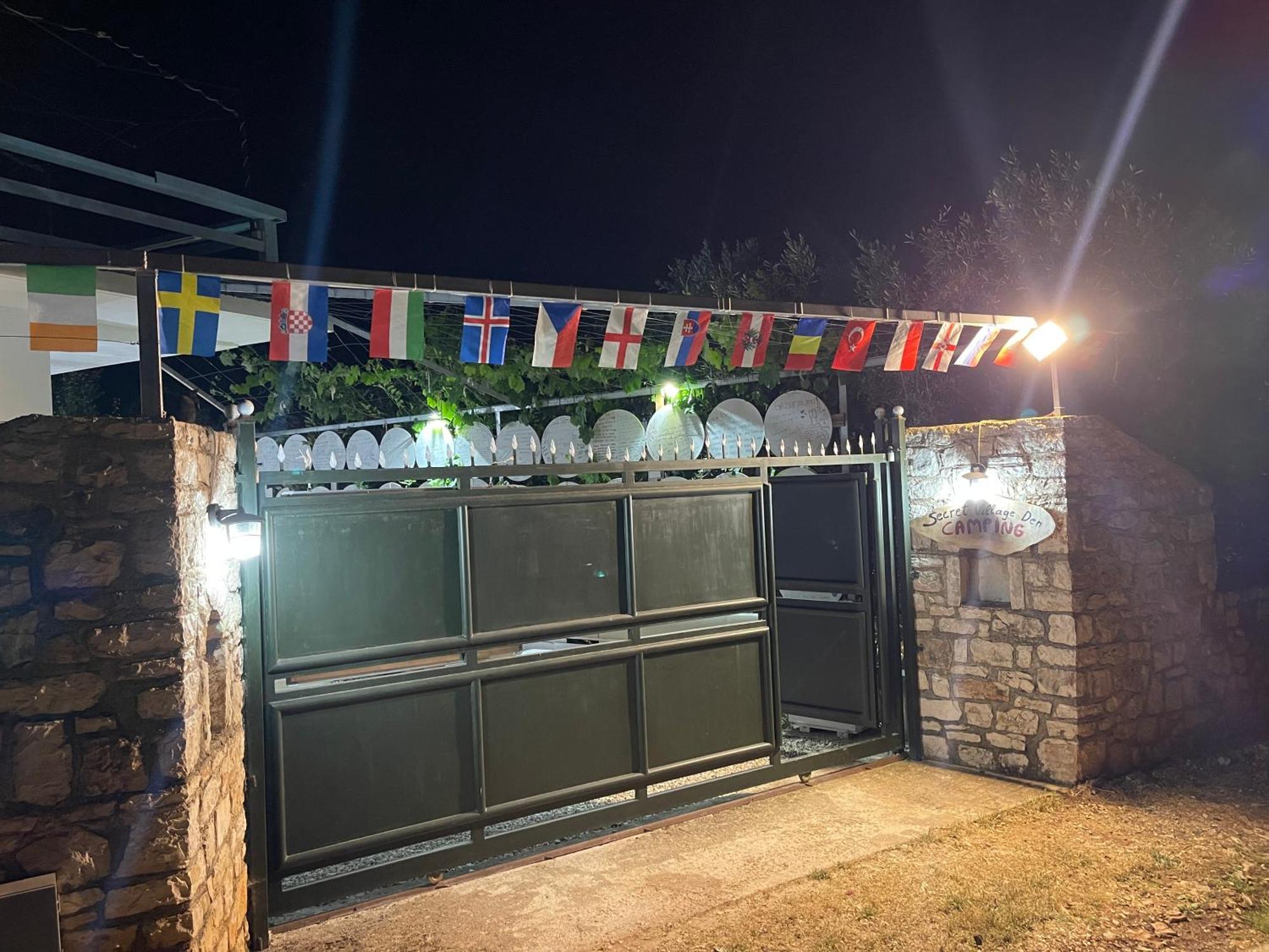 Camping Albania-Secret Village Den Sarandë エクステリア 写真